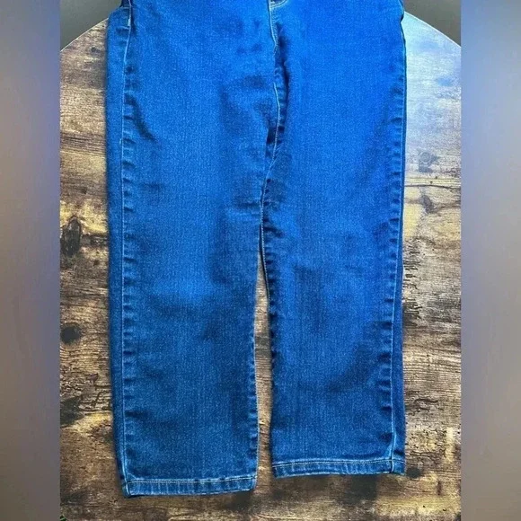 Michael Kors | woman’s denim Capri/cropped pants. Size: 8. - Picture 12 of 14